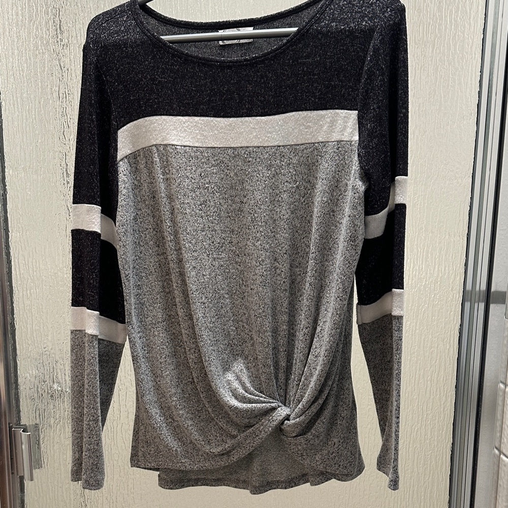 Elegant Black and Gray Women's Blouse with Twist Accent